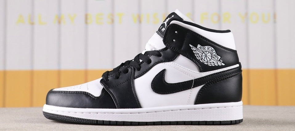 Air Jordan 1 Mid Black White