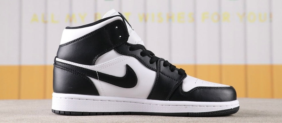 Air Jordan 1 Mid Black White