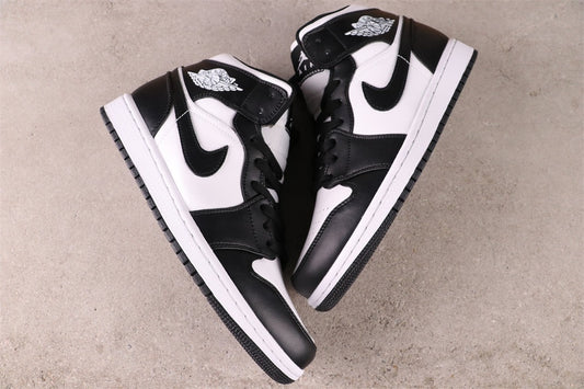 Air Jordan 1 Mid Black White