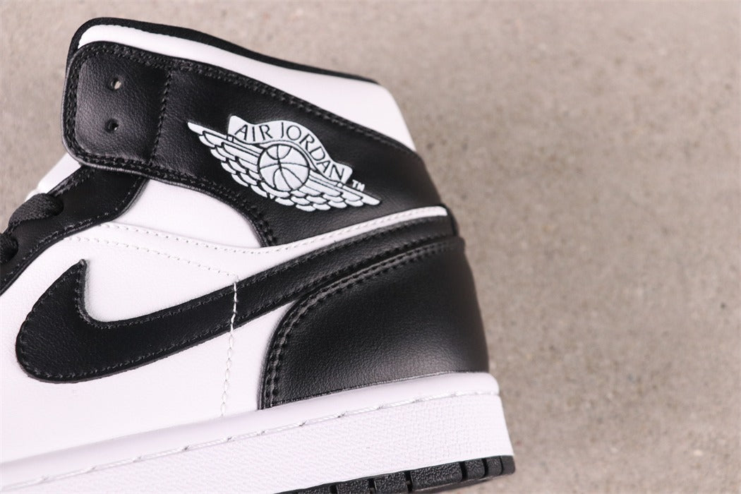 Air Jordan 1 Mid Black White